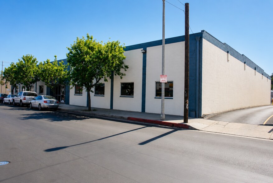 15030-15040 Keswick St, Van Nuys, CA à louer - Photo du bâtiment - Image 3 de 3