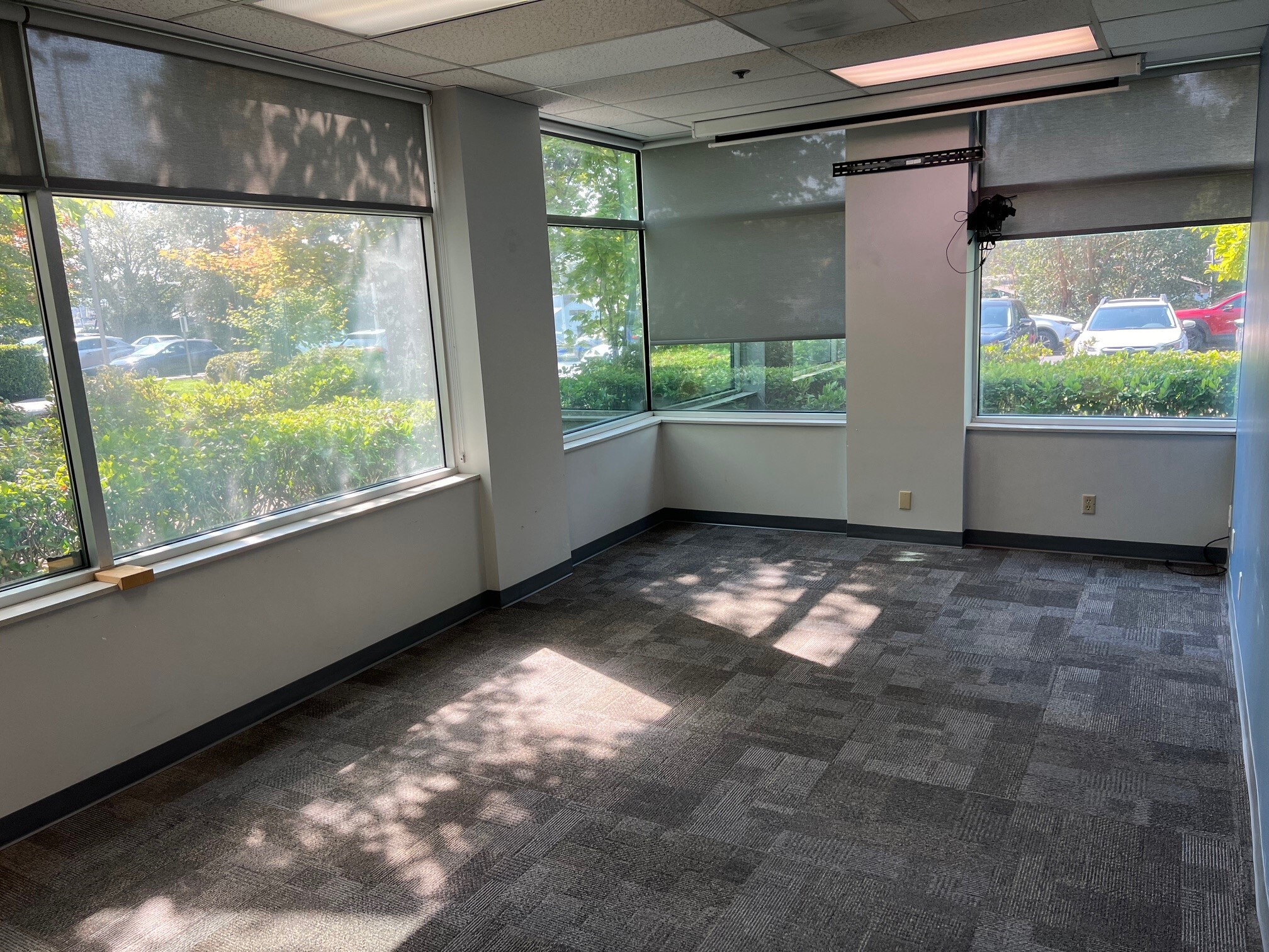 1011 SW Klickitat Way, Seattle, WA for lease Interior Photo- Image 1 of 7