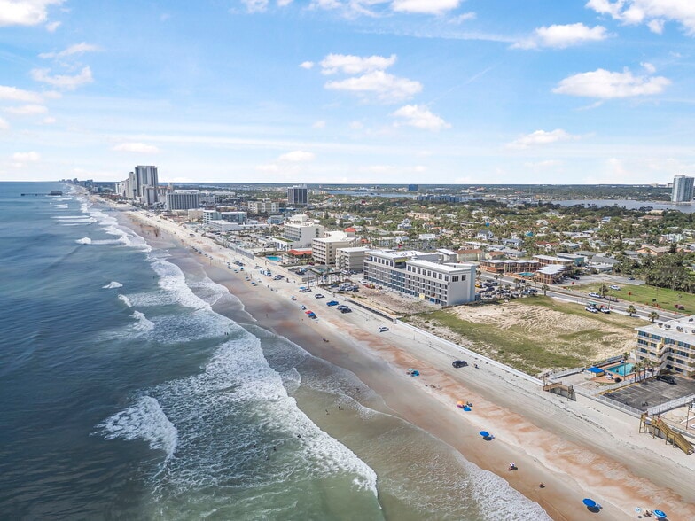 1012 Atlantic Ave, Daytona Beach, FL for sale - Building Photo - Image 2 of 26