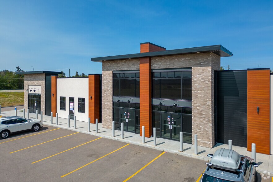184 Leva, Red Deer County, AB à louer - Photo du bâtiment - Image 1 de 7