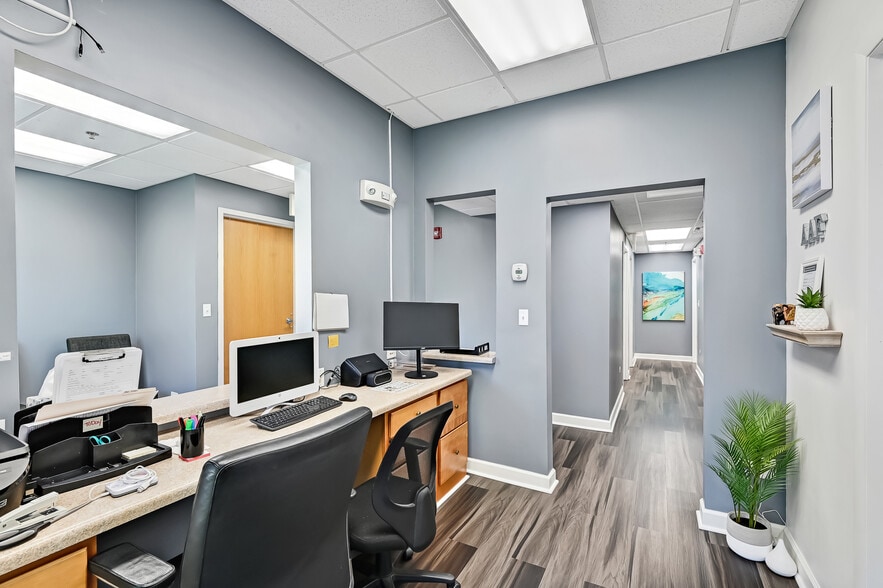 534 Chestnut St, Hinsdale, IL for lease - Interior Photo - Image 2 of 22