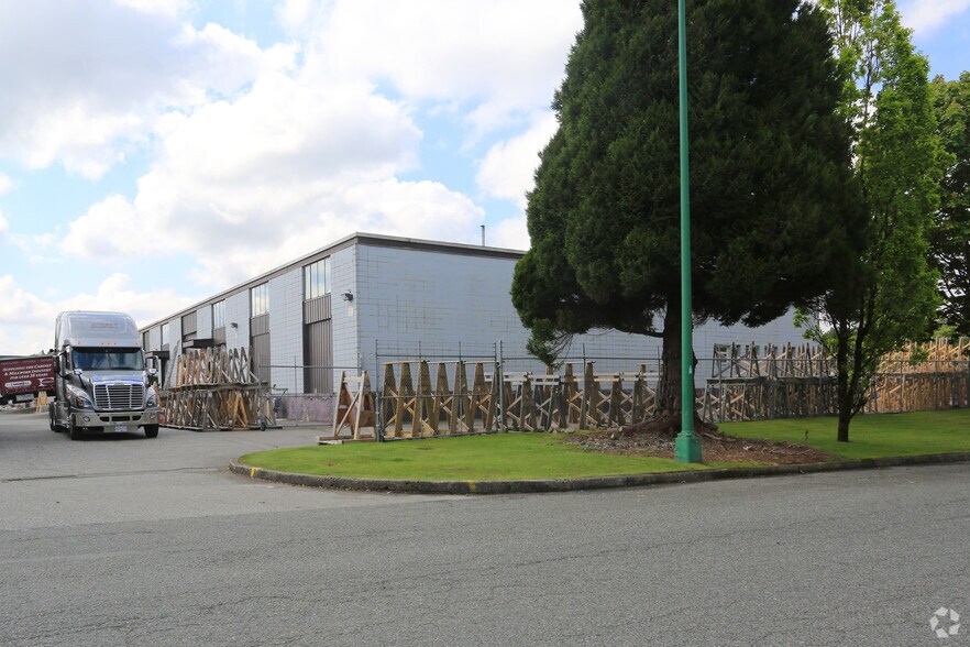 3150-3170 Lake City Way, Burnaby, BC à louer - Photo du bâtiment - Image 2 de 2