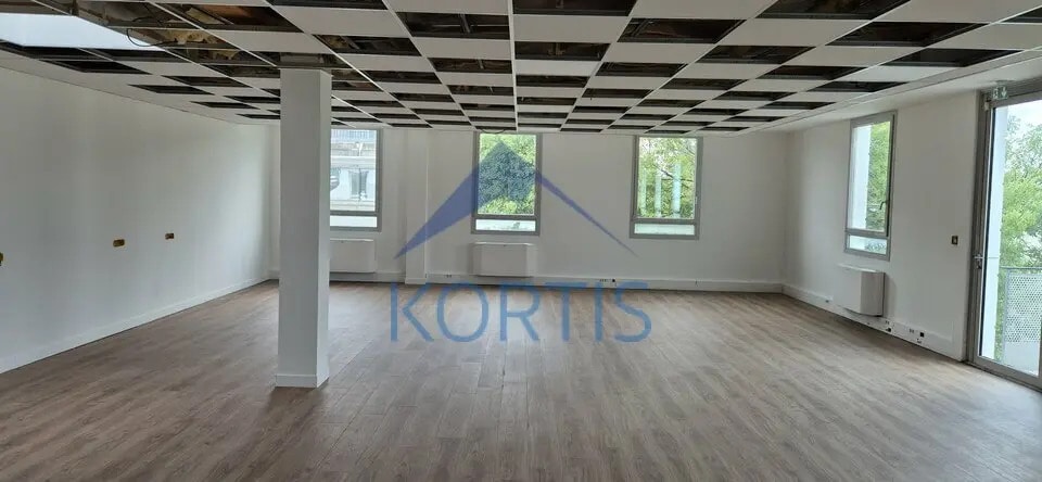 Office in Bron for lease - Interior Photo - Image 2 of 6