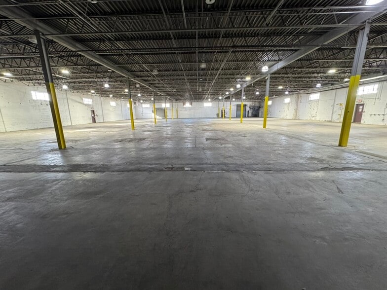 120 Commerce Rd, Carlstadt, NJ à louer - Photo intérieure - Image 3 de 4