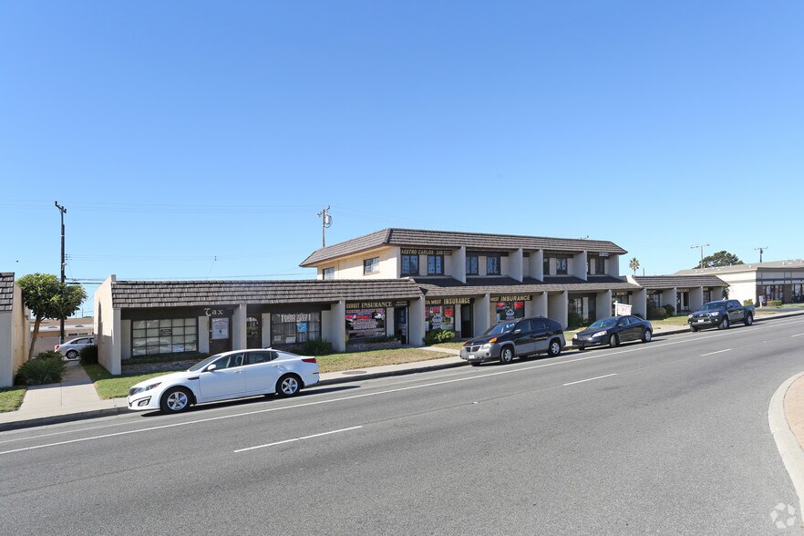 4025-4051 Saviers Rd, Oxnard, CA à louer - Photo du bâtiment - Image 2 de 5