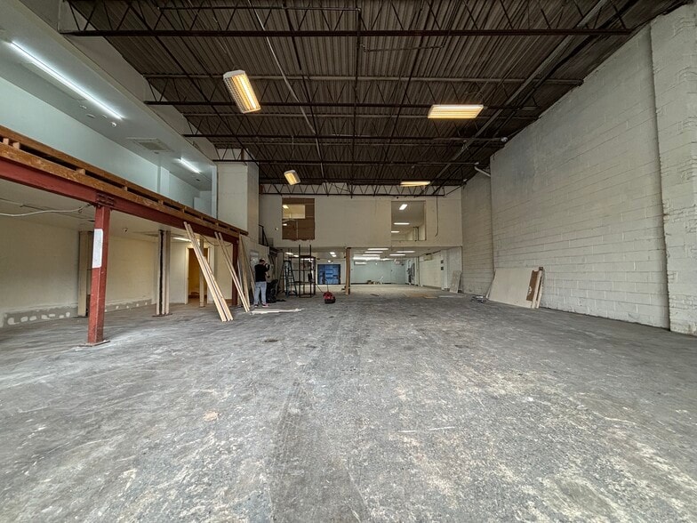 74-80 Georgia Ave, Brooklyn, NY for lease - Building Photo - Image 2 of 8