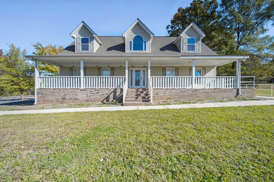 315 Sutherland Ave, Monroe, NC à louer - Photo du bâtiment - Image 1 de 12