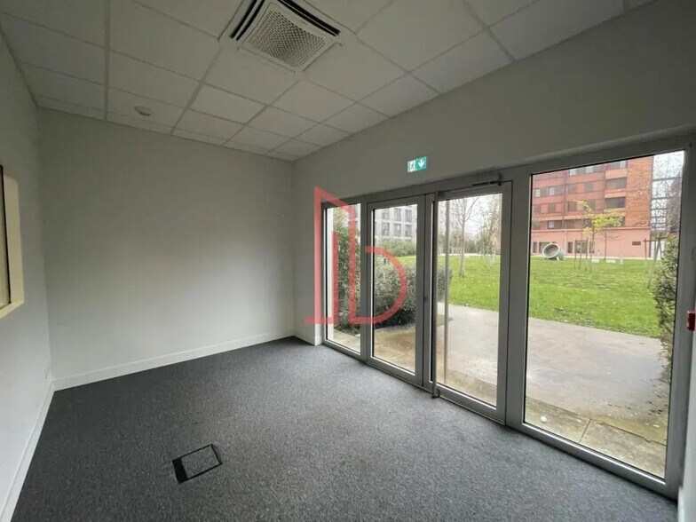 Office in Bordeaux for lease - Building Photo - Image 3 of 5