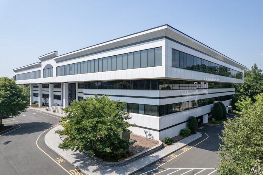 95 N State Rt 17, Paramus, NJ à louer - Photo du bâtiment - Image 2 de 19