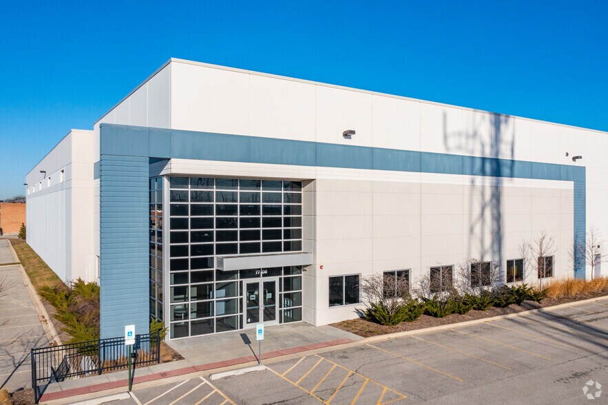 7720 N Lehigh Ave, Niles, IL à louer - Photo du bâtiment - Image 2 de 6