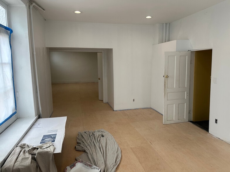 399 Leverington Ave, Philadelphia, PA for lease - Building Photo - Image 3 of 12