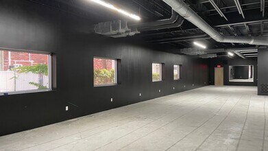 5825 66th St N, Saint Petersburg, FL for lease Interior Photo- Image 2 of 8