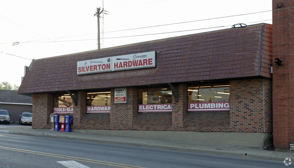 7144 Montgomery Rd, Cincinnati, OH for sale - Building Photo - Image 2 of 7