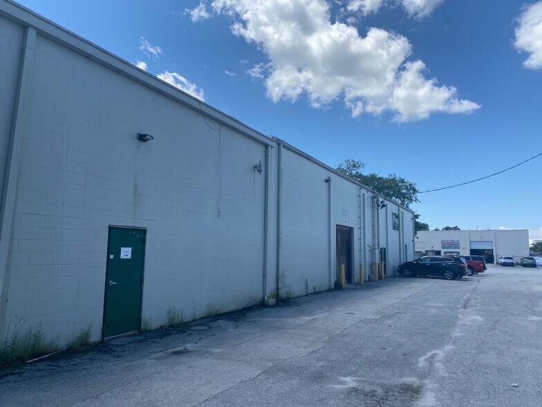 2481 Dinneen Ave, Orlando, FL à louer - Photo du bâtiment - Image 3 de 9