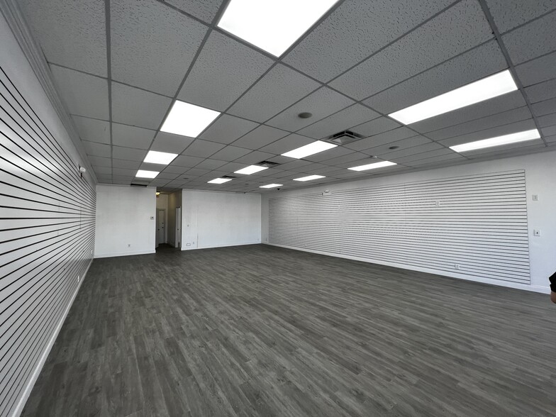 900-932 Northlake Blvd, Lake Park, FL for lease - Interior Photo - Image 3 of 4