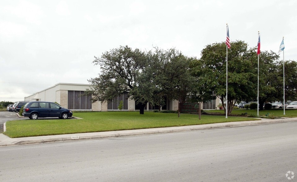 10443 Gulfdale St, San Antonio, TX for lease - Building Photo - Image 1 of 5