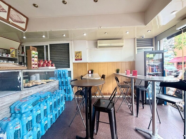 Retail in Cornellà de Llobregat, Barcelona for lease - Interior Photo - Image 2 of 2