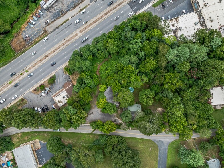 220, 226 & 9999 Hazel Mill Road, Asheville, NC for sale - Primary Photo - Image 3 of 32