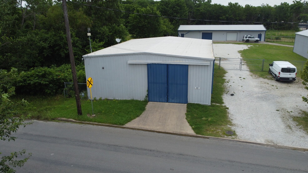 309 N East St, Sherman, TX for lease - Building Photo - Image 2 of 15