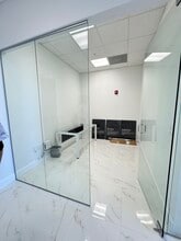 20200 W dixie Hwy, Aventura, FL à vendre Photo intérieure- Image 2 de 5