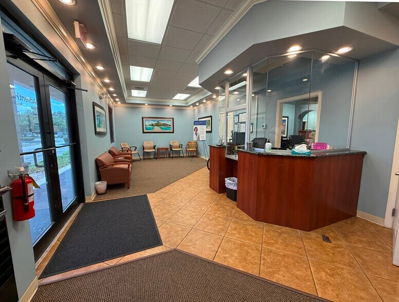 335 Clyde Morris Blvd, Ormond Beach, FL à louer - Photo intérieure - Image 2 de 13