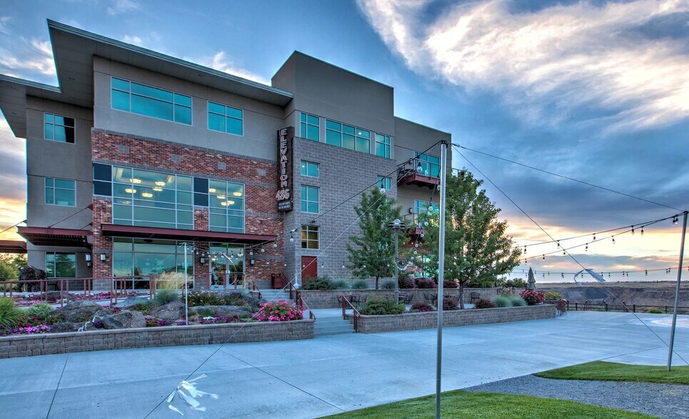 195 River Vista Pl, Twin Falls, ID à louer - Photo du bâtiment - Image 2 de 7