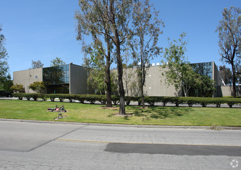 2495 Teller Rd, Thousand Oaks, CA for lease - Primary Photo - Image 1 of 2