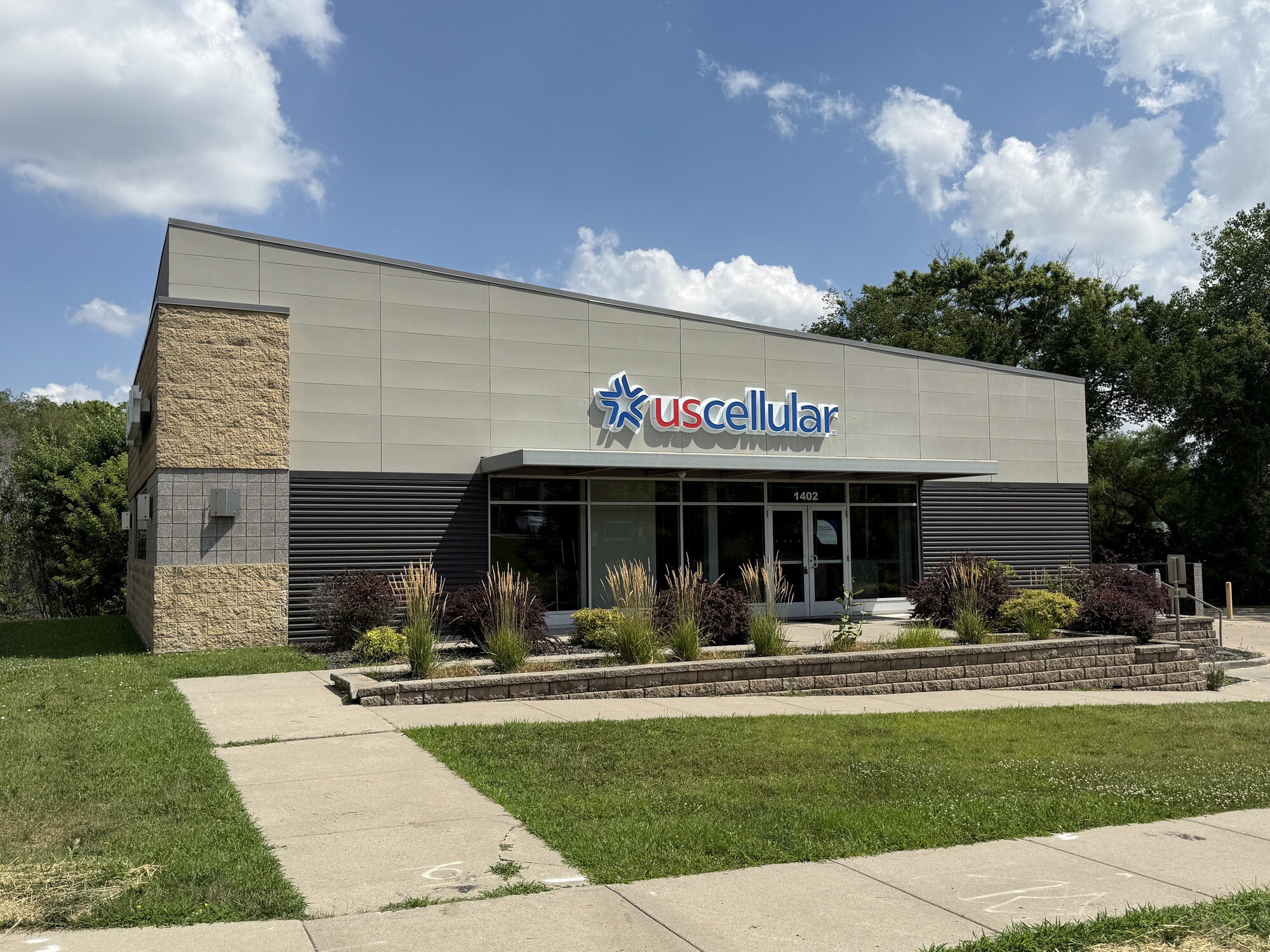 1402 E McKinley Ave, Des Moines, IA for lease Building Photo- Image 1 of 1