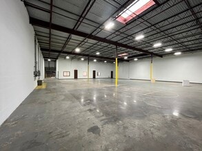 1416-1428 N Sam Houston Pky E, Houston, TX for lease Building Photo- Image 1 of 10