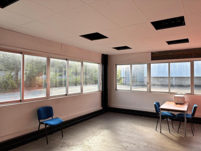 Office in SAINT-OUEN-L'AUMONE for lease - Interior Photo - Image 2 of 26