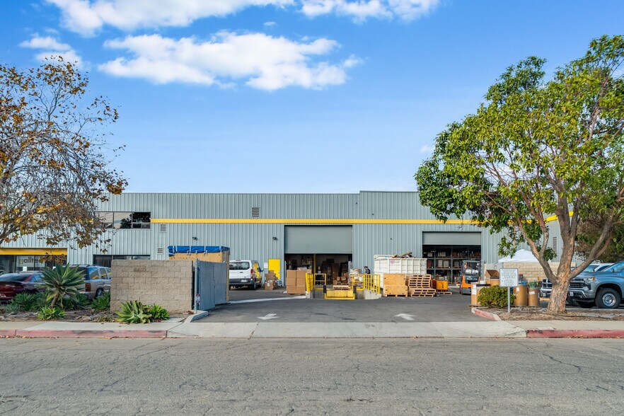 2240 S Thornburg St, Santa Maria, CA à louer - Photo du bâtiment - Image 2 de 4