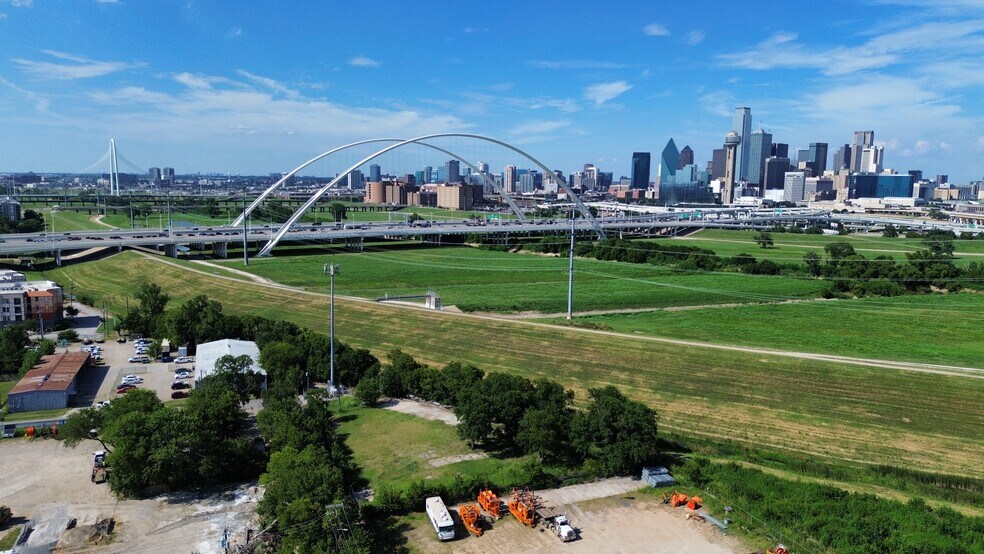 1720 Plowman Ave, Dallas, TX à vendre - Photo du bâtiment - Image 3 de 10