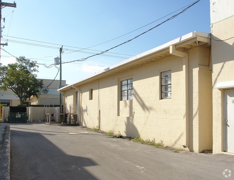 182 Glades Rd, Boca Raton, FL à louer - Photo du bâtiment - Image 3 de 4