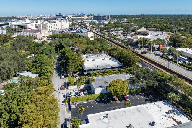 Plus de détails pour 6330 Manor Ln, South Miami, FL - Bureau à louer