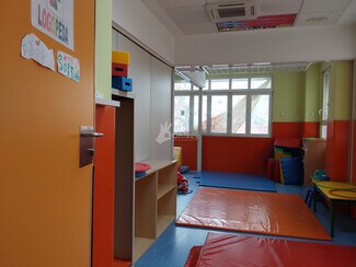 Plus de détails pour Multi-résidentiel à vendre