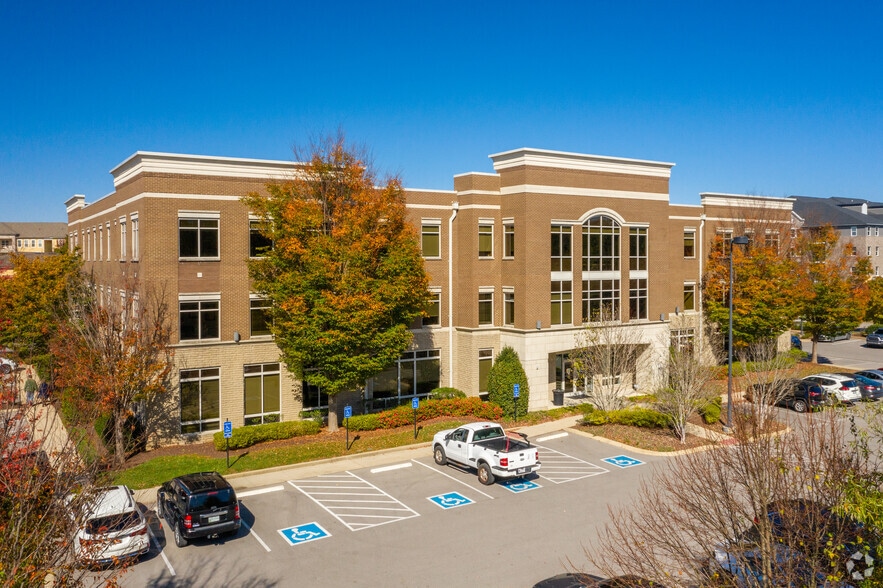 131 Saundersville Rd, Hendersonville, TN à louer - Photo du bâtiment - Image 1 de 7