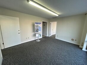 1381 South Park Dr, Kernersville, NC for lease Interior Photo- Image 2 of 4