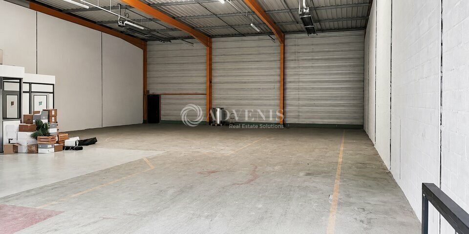 Flex in Ecquevilly for lease Interior Photo- Image 1 of 8
