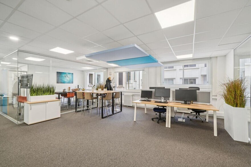 12 Rue De Ponthieu, Paris for lease - Building Photo - Image 3 of 14