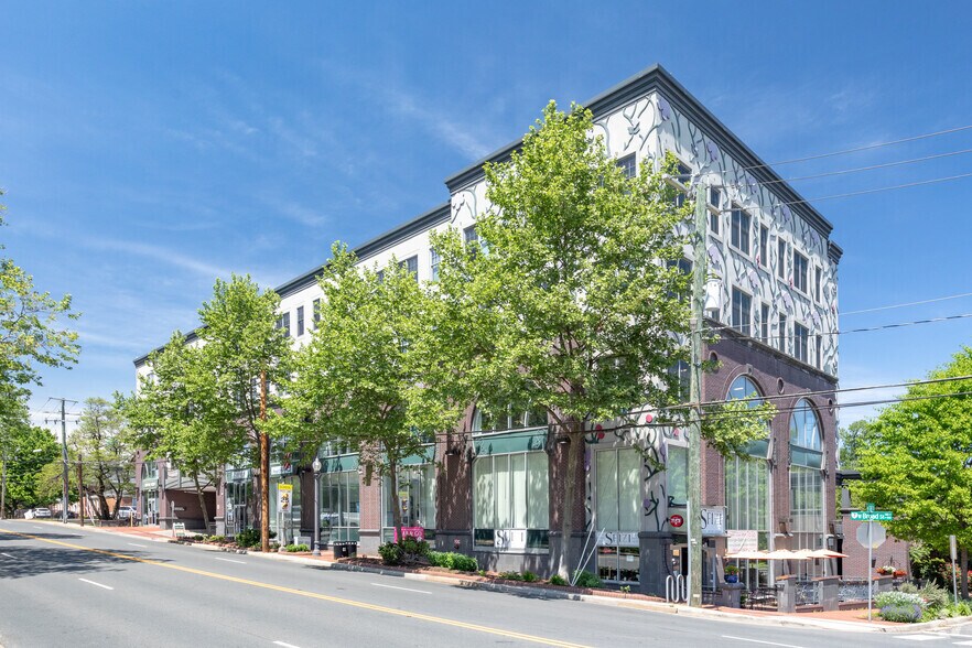 800 W Broad St, Falls Church, VA à vendre - Photo du bâtiment - Image 2 de 6