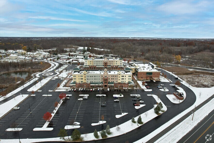 400 Park Point Dr, Rochester, NY à louer - Photo du bâtiment - Image 3 de 4