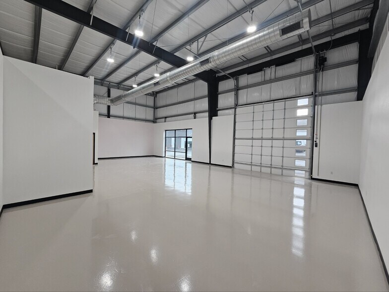 6420 FM 1102, New Braunfels, TX à louer - Photo du bâtiment - Image 3 de 34