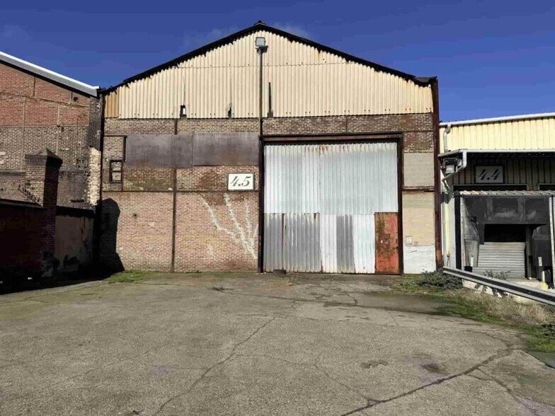 Flex in Le Havre for lease - Building Photo - Image 2 of 3