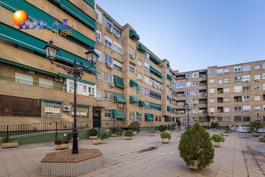 Retail in Granada, Granada for sale - Building Photo - Image 1 of 26