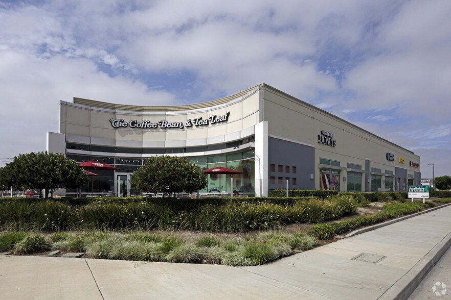 18011 Newhope St, Fountain Valley, CA à louer - Photo du bâtiment - Image 1 de 11