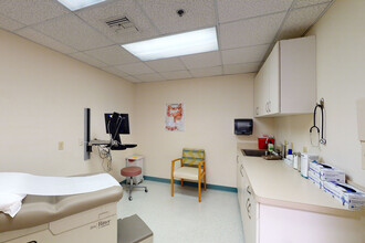 300 Medical Pky, Chesapeake, VA for lease Interior Photo- Image 2 of 3