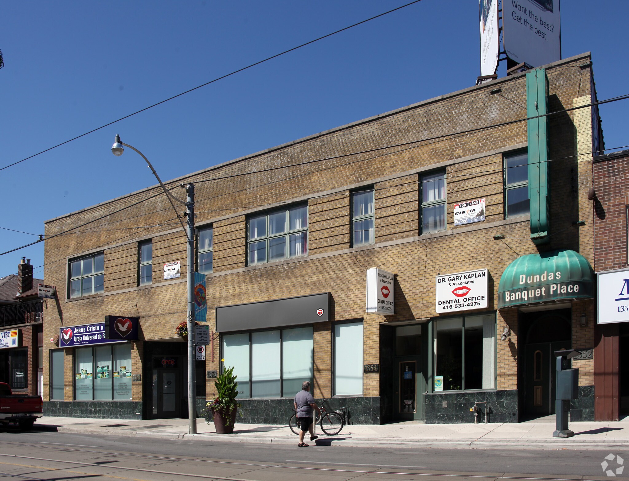 1352-1358 Dundas St W, Toronto, ON à vendre Photo du bâtiment- Image 1 de 1