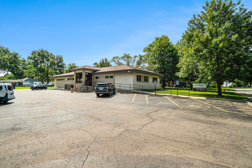 2 Holly Ln, Paola, KS for sale - Building Photo - Image 3 of 39