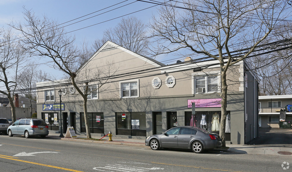 360-376 Larkfield Rd, East Northport, NY for sale - Building Photo - Image 1 of 1