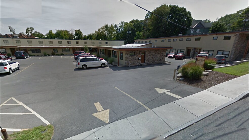 42 Westlake Ave, Auburn, NY à louer - Photo principale - Image 1 de 11